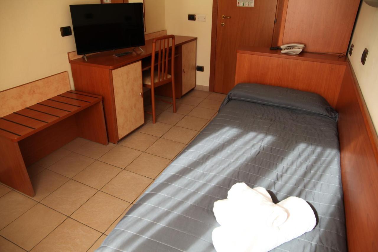 Hotel Villa Maria Cesena Bagian luar foto