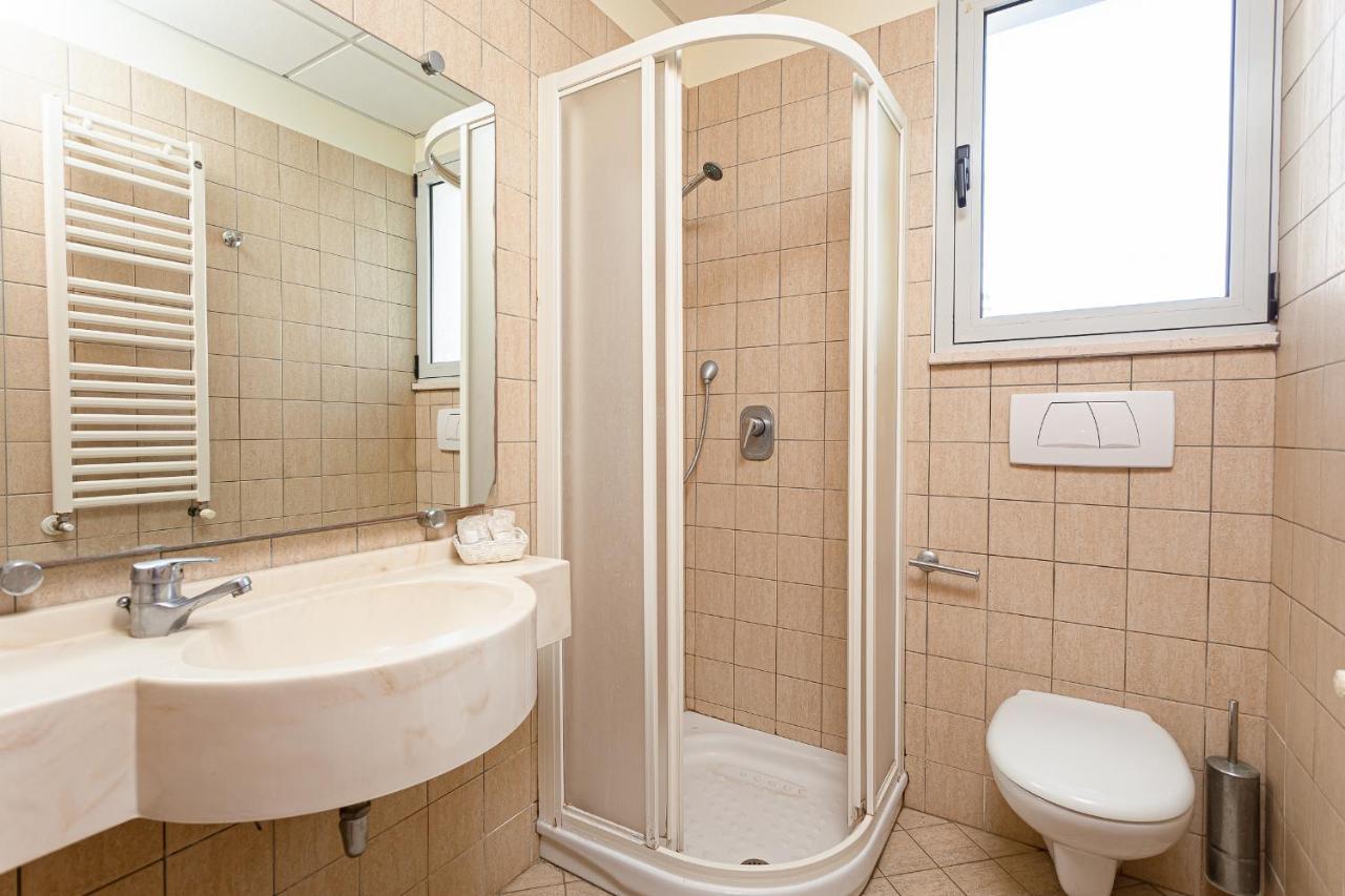 Hotel Villa Maria Cesena Bagian luar foto