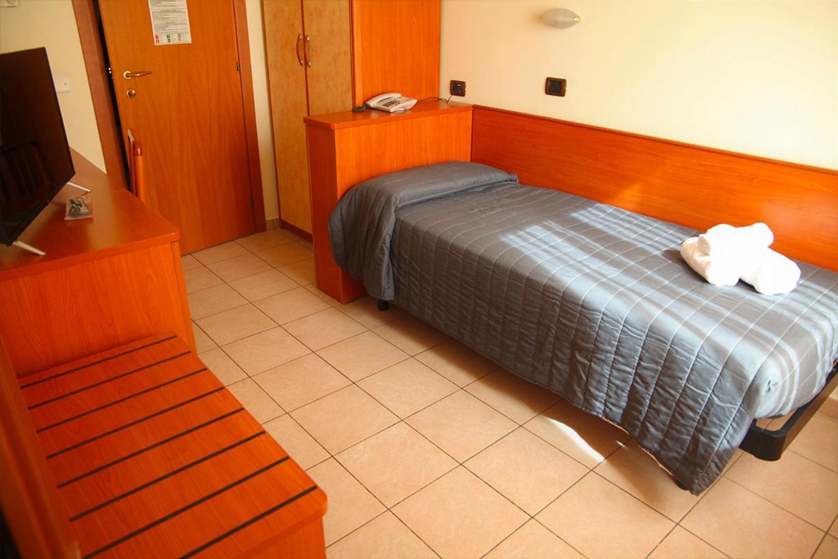 Hotel Villa Maria Cesena Bagian luar foto